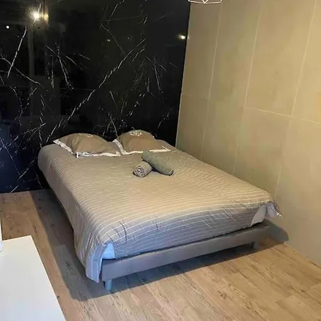 Neuf Lyon 365 Days Jacuzzi En Supplement 40 Euros