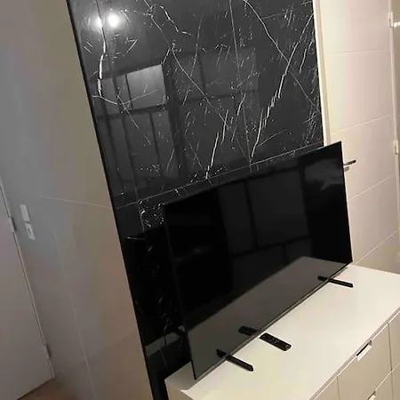 Neuf Lyon 365 Days Jacuzzi En Supplement 40 Euros Apartment Bron