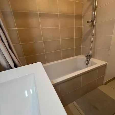 Neuf Lyon 365 Days Jacuzzi En Supplement 40 Euros *